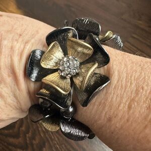 Floral statement stretch bracelet